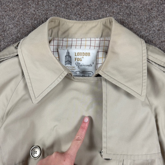 VTG London Fog Tan Double Breasted Belted Long Trench Coat Womens 8P Lightweight - Picture 7 of 14